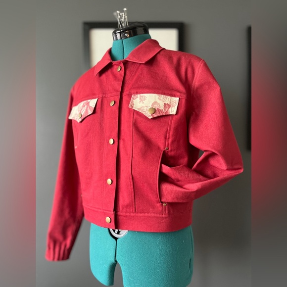 Maple leaf jean jacket, crafted from secondhand textiles, ladies' size XS S - Picture 4 of 16